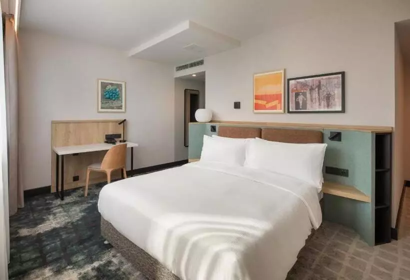 キングサイズベッドのスタンダードルーム, Crowne Plaza Budapest, An Ihg
