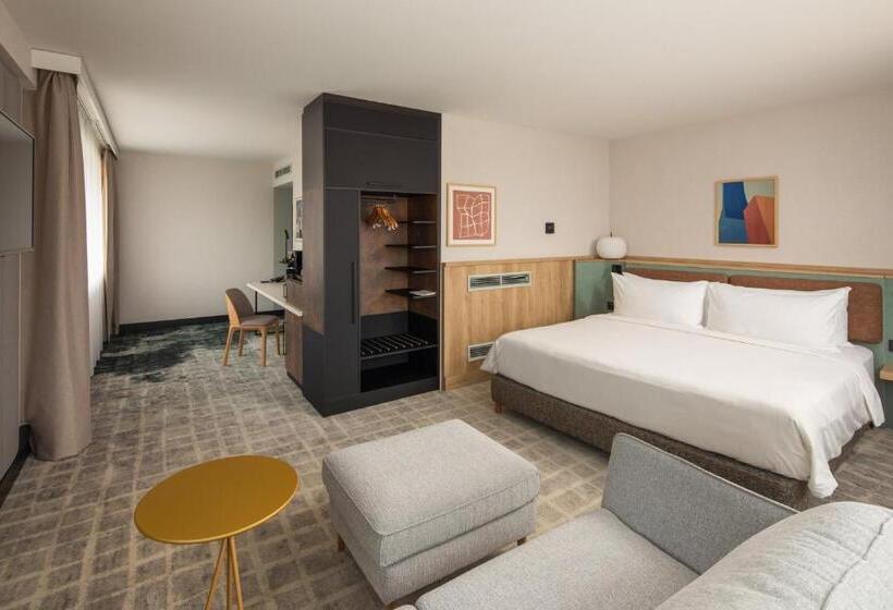 주니어 스위트, Crowne Plaza Budapest, An Ihg