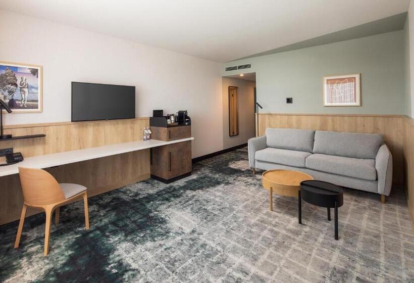 סוויטת פרמיום, Crowne Plaza Budapest, An Ihg