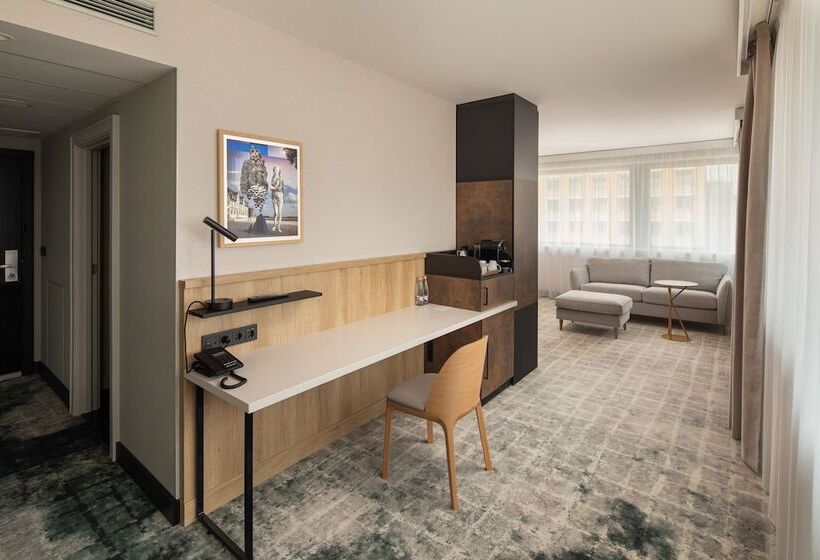 סוויטת פרמיום, Crowne Plaza Budapest, An Ihg