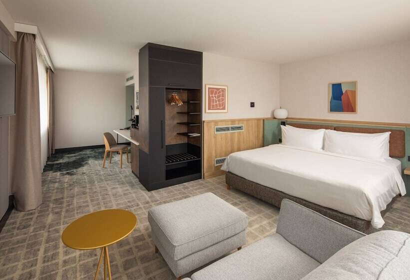 סוויטת פרמיום, Crowne Plaza Budapest, An Ihg