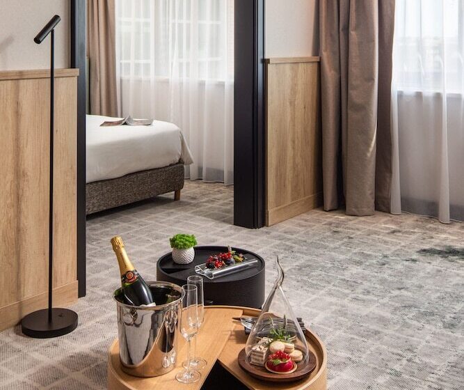 סוויטת ג'וניור, Crowne Plaza Budapest, An Ihg