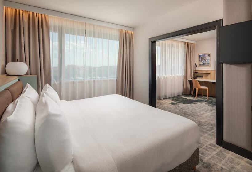 주니어 스위트, Crowne Plaza Budapest, An Ihg
