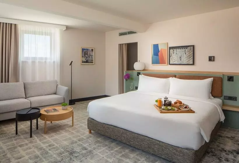 デラックスルーム, Crowne Plaza Budapest, An Ihg