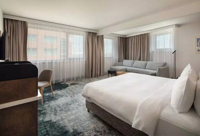 デラックスルーム, Crowne Plaza Budapest, An Ihg