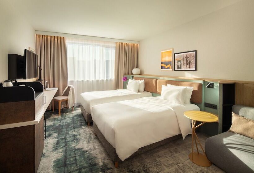 חדר סטנדרט מותאם לאדם עם מוגבלויות, Crowne Plaza Budapest, An Ihg