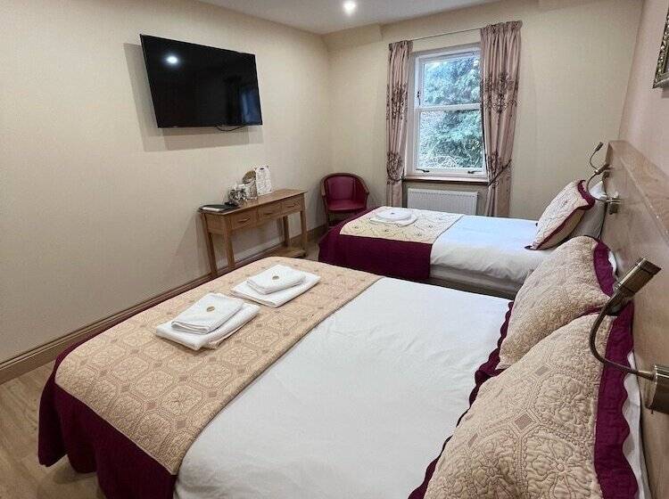 豪华三人间, Cumberland