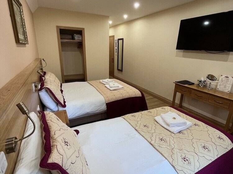 豪华三人间, Cumberland