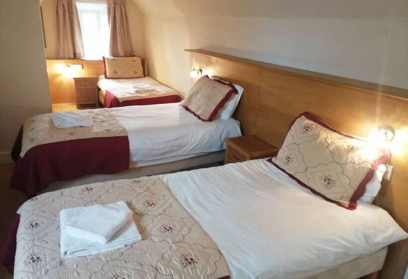 标准三人间, Cumberland