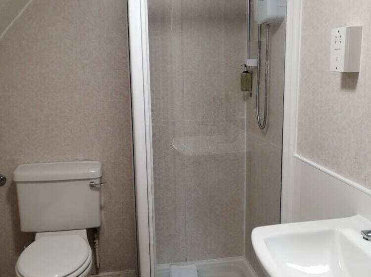 标准三人间, Cumberland