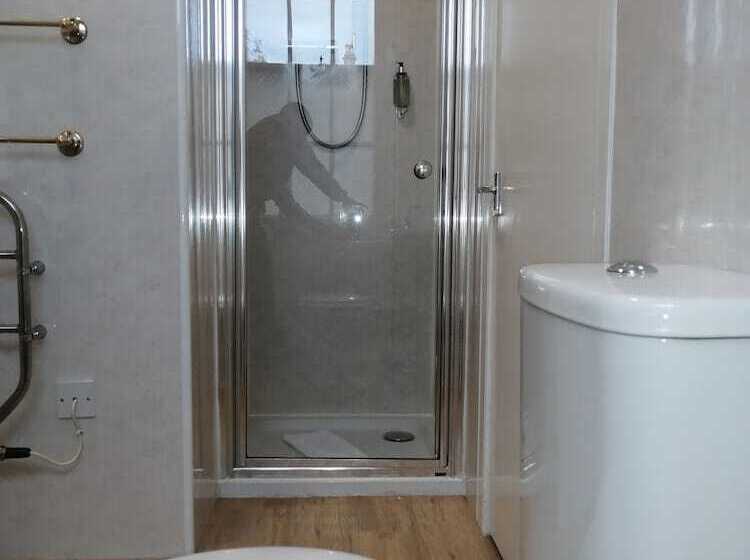 四人标准间, Cumberland