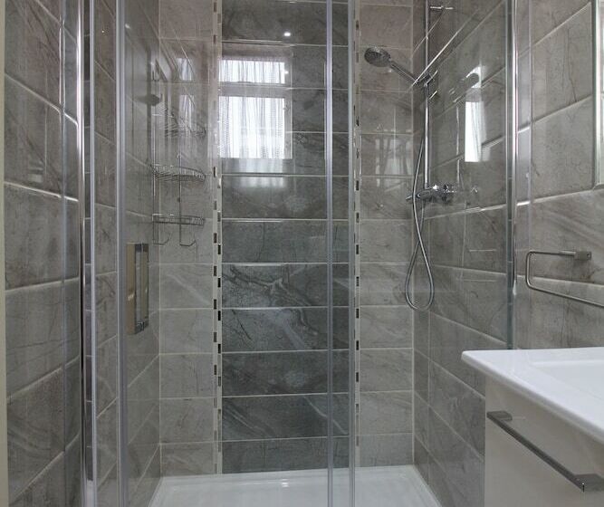 اتاق استاندارد یک نفره, Donnybrook Hall