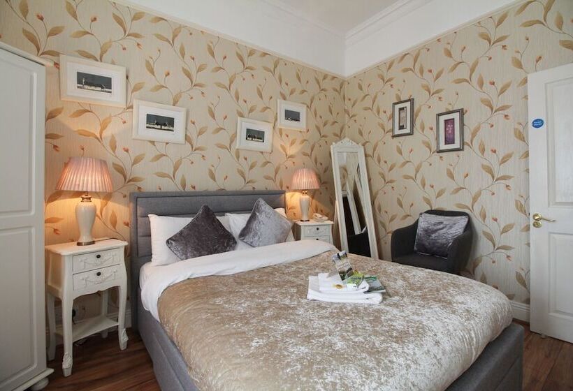 اتاق استاندارد یک نفره, Donnybrook Hall