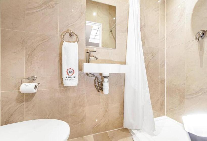 חדר משפחתי, Jubilee Hotel Victoria