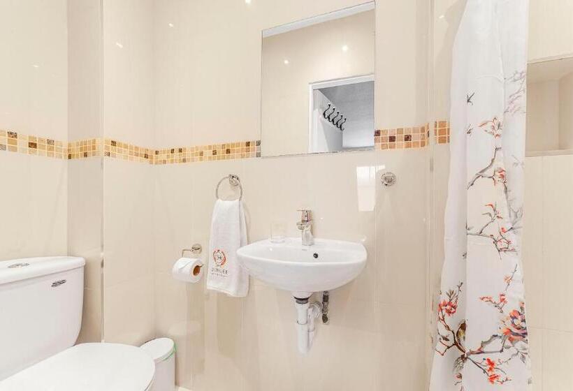 חדר משפחתי, Jubilee Hotel Victoria