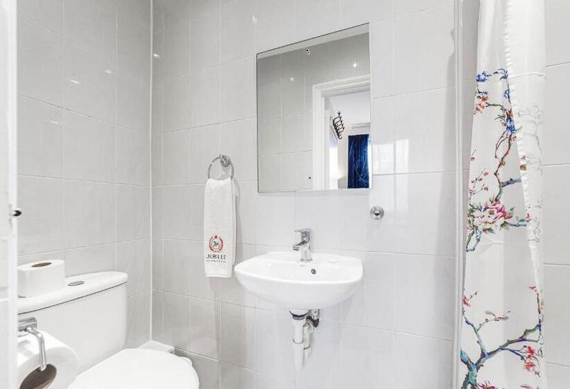 חדר משפחתי, Jubilee Hotel Victoria