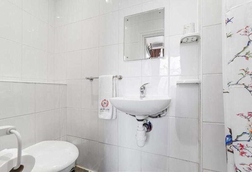 חדר סטנדרט לשלושה, Jubilee Hotel Victoria