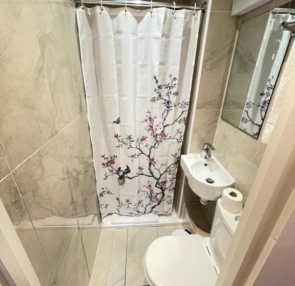 חדר סטנדרט לשלושה, Jubilee Hotel Victoria