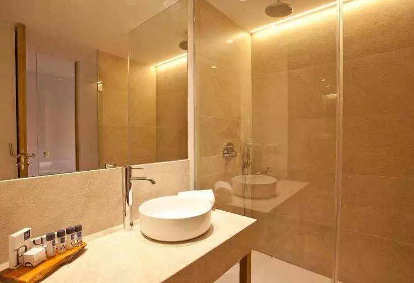 سوییت جونیور, Mon Port Hotel & Spa