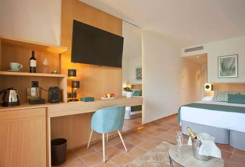 اتاق خانوادگی, Mon Port Hotel & Spa