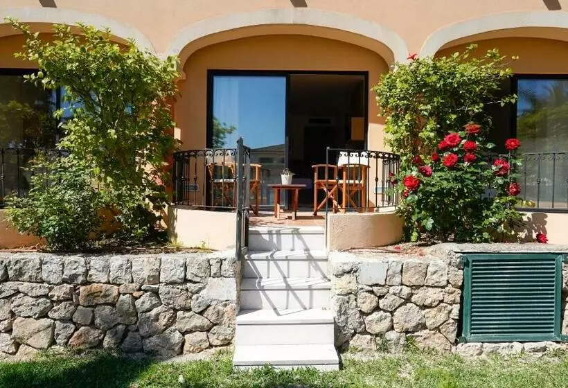 سوییت جونیور, Mon Port Hotel & Spa
