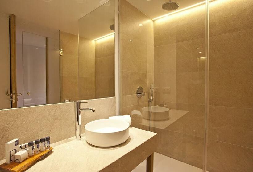 اتاق استاندارد سه نفره, Mon Port Hotel & Spa