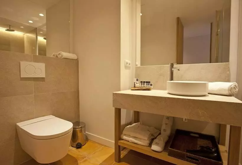 سوییت جونیور, Mon Port Hotel & Spa