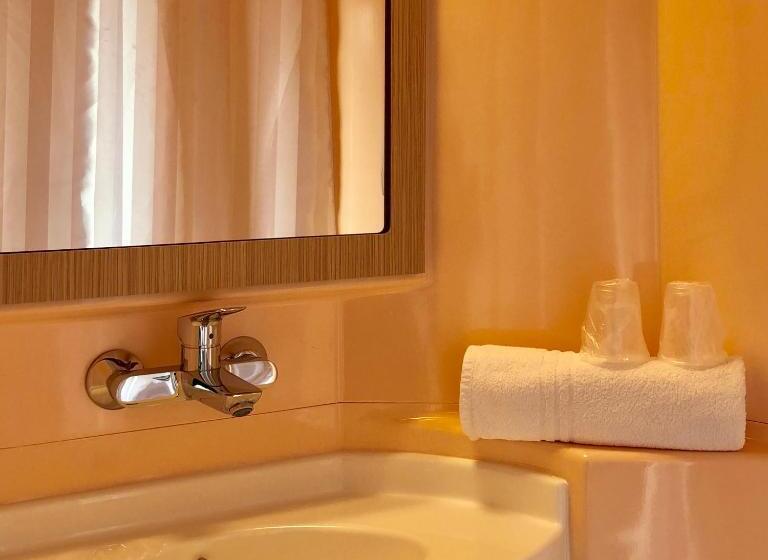 غرفة قياسية ثلاثية, Premiere Classe Perpignan Sud