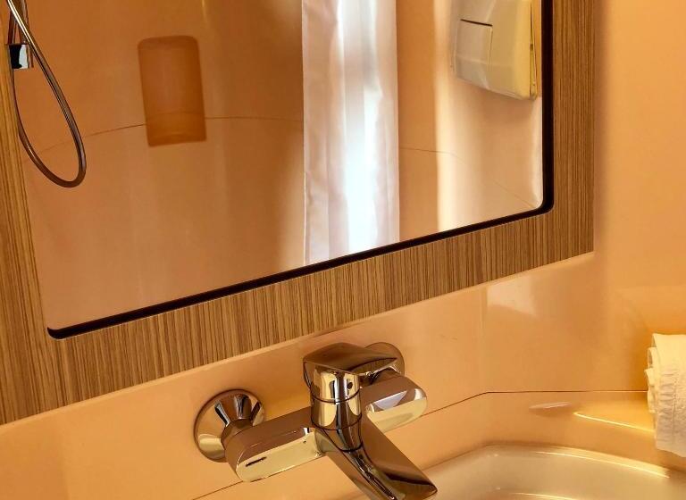 غرفة قياسية ثلاثية, Premiere Classe Perpignan Sud