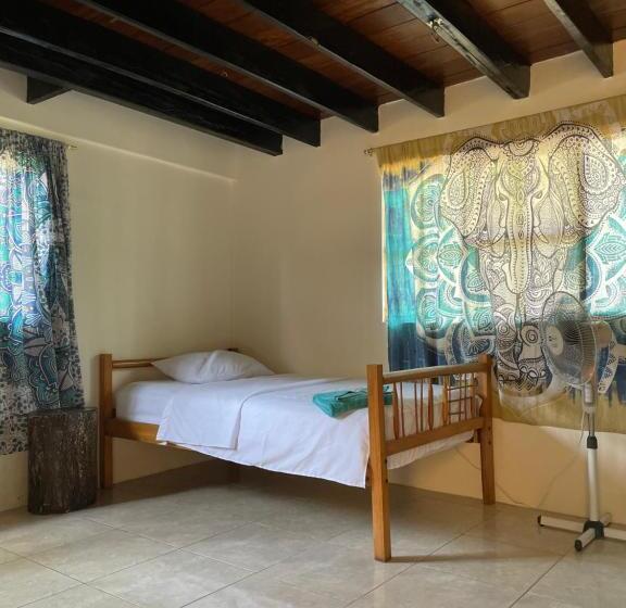 تختخواب در اتاق مشترک, Casa Del Sol