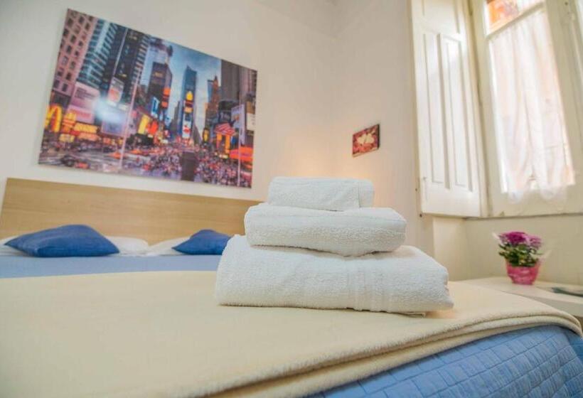 اتاق لوکس سه تخته, Bed&breakfast Salerno