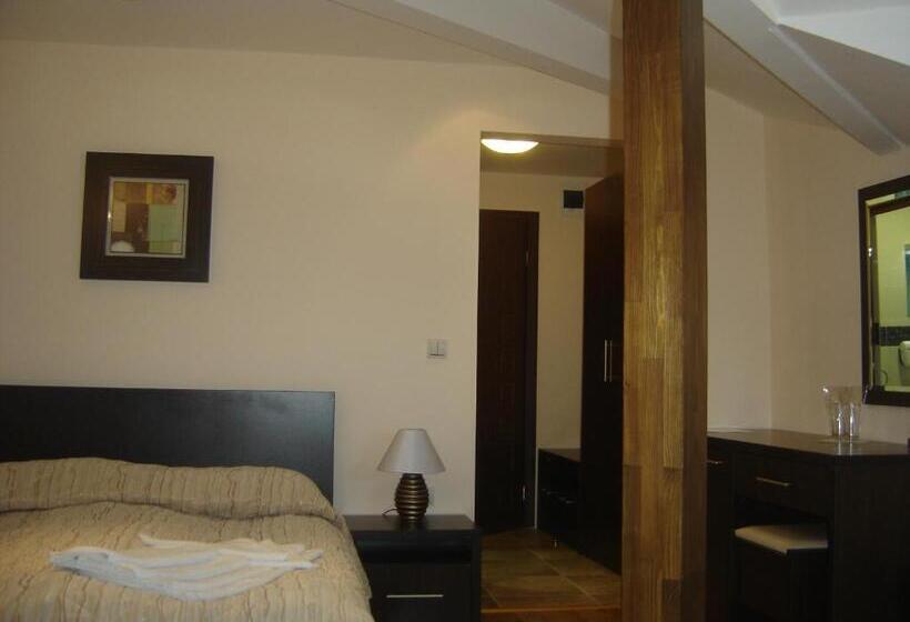 غرفة دور أخير, Family Hotel Eterno