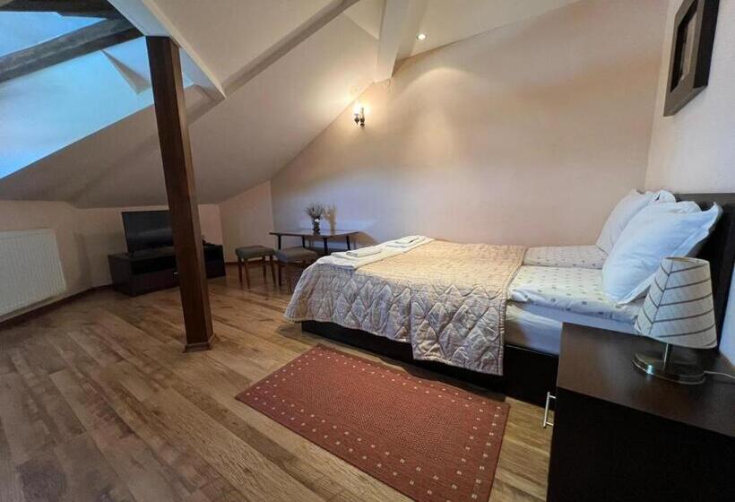 غرفة دور أخير, Family Hotel Eterno