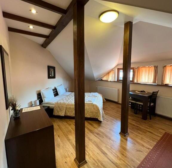 غرفة دور أخير, Family Hotel Eterno