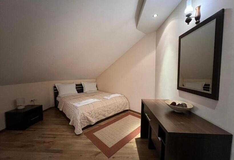 جناح دور أخير, Family Hotel Eterno