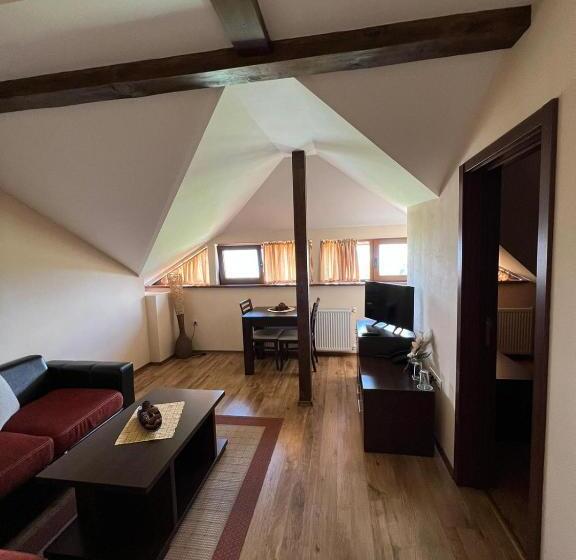 جناح دور أخير, Family Hotel Eterno