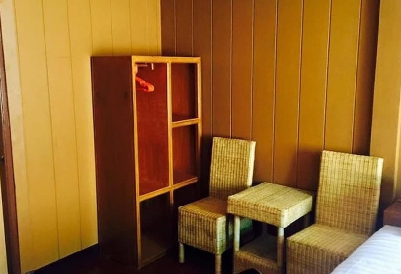 اتاق خانوادگی, Golden Fish Motel