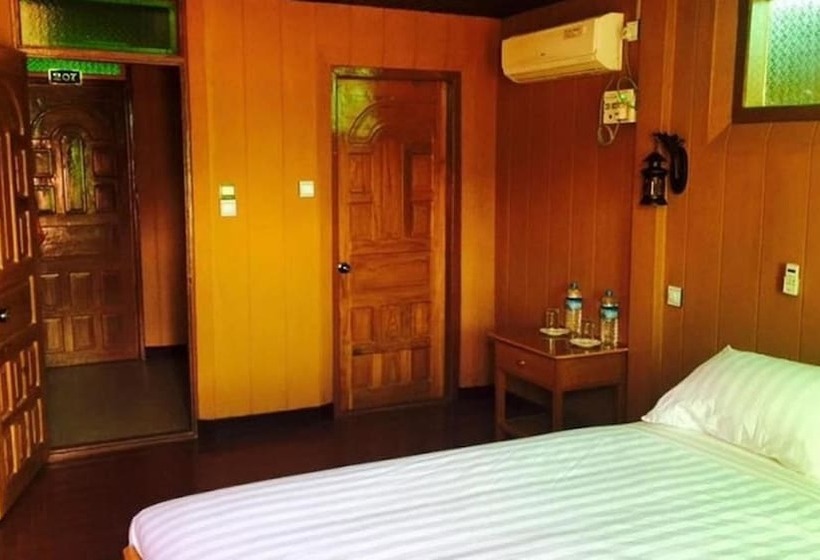 اتاق خانوادگی, Golden Fish Motel