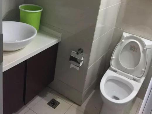 سرير فى غرفة مشتركه, He&her Youth Hostel