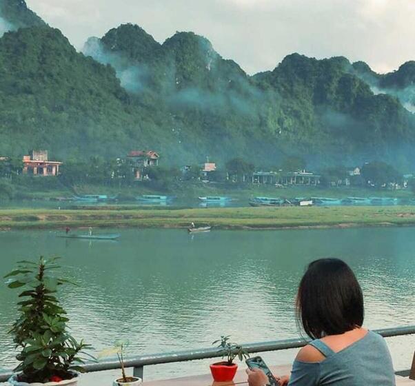 اتاق استاندارد با چشم‌انداز کوهستان, Oxalis Home