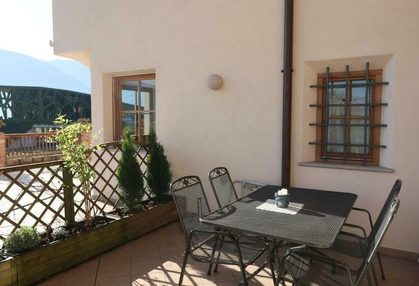 شقة غرفة واحدة, Weinberghof