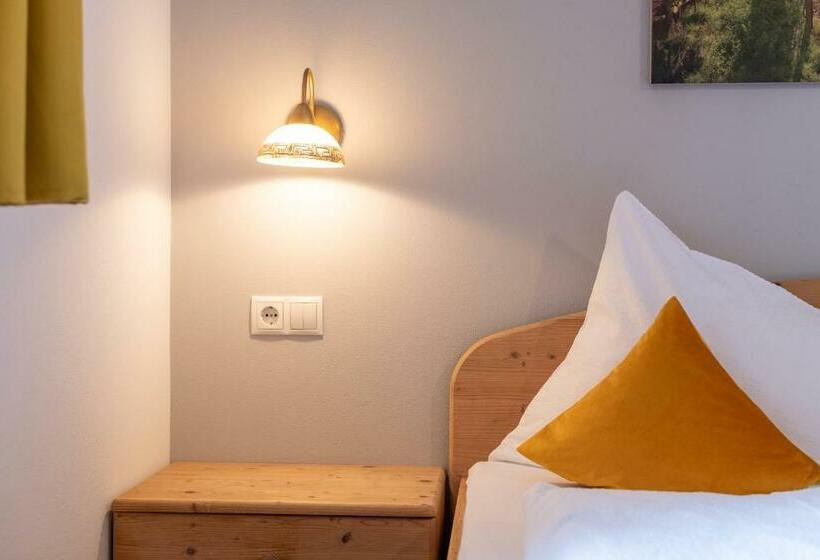 شقة غرفة واحدة, Weinberghof