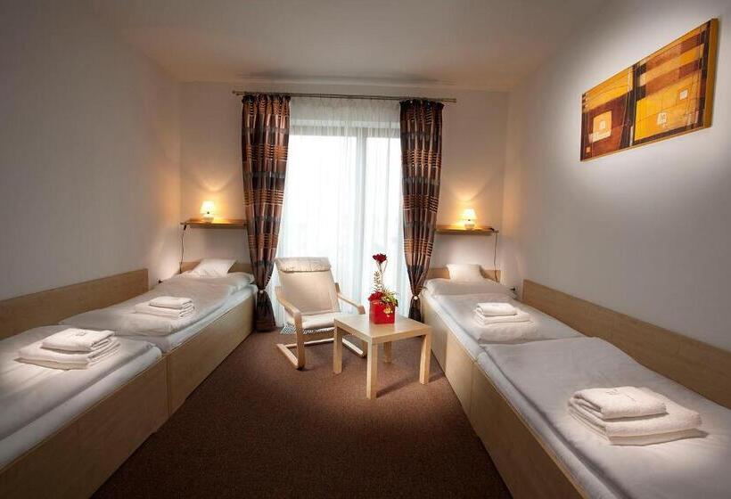 חדר סטנדרט לארבעה, Rodinné Vinařství Skoupil