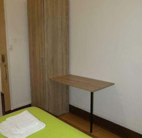 اتاق استاندارد با سرویس بهداشتی مشترک, Pensão Santa Cruz