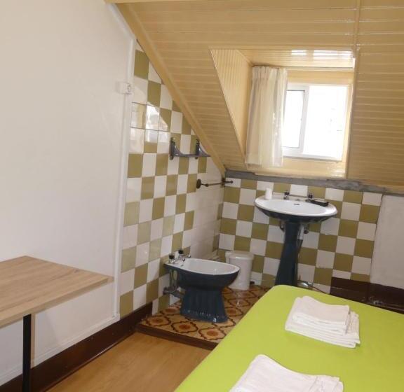 اتاق استاندارد با سرویس بهداشتی مشترک, Pensão Santa Cruz