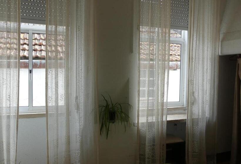 اتاق استاندارد سه نفره, Pensão Santa Cruz