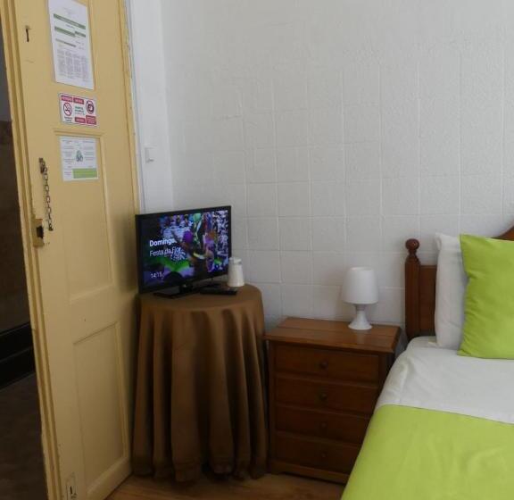 اتاق استاندارد سه نفره, Pensão Santa Cruz