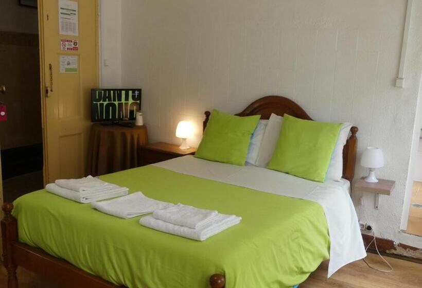 اتاق استاندارد سه نفره, Pensão Santa Cruz