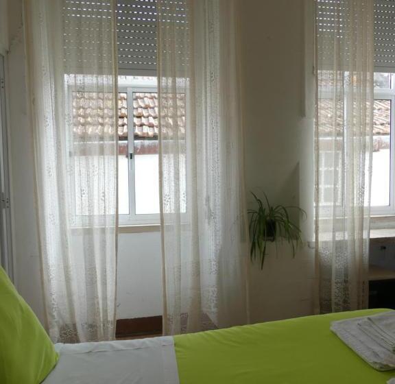 اتاق استاندارد سه نفره, Pensão Santa Cruz