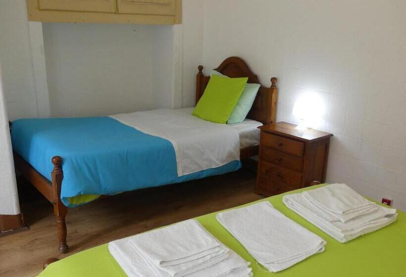 اتاق استاندارد سه نفره, Pensão Santa Cruz